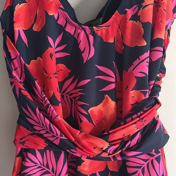 Lands' End Women's One Piece Swimsuit - Red Floral on Navy - Picture 7 of 8